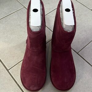 Burgundy Koolbarra boots. Used good condition